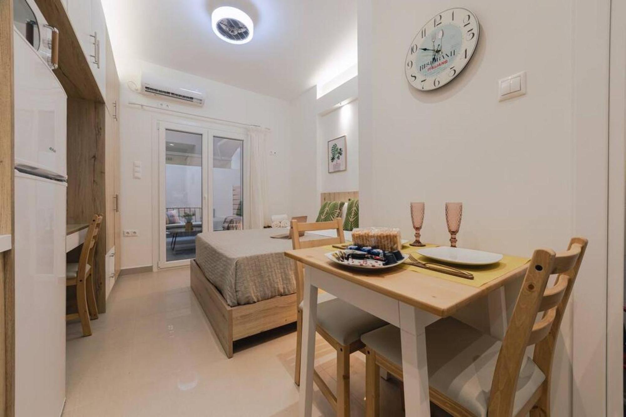 Small And Cozy Studio เอเธนส์ ภายนอก รูปภาพ